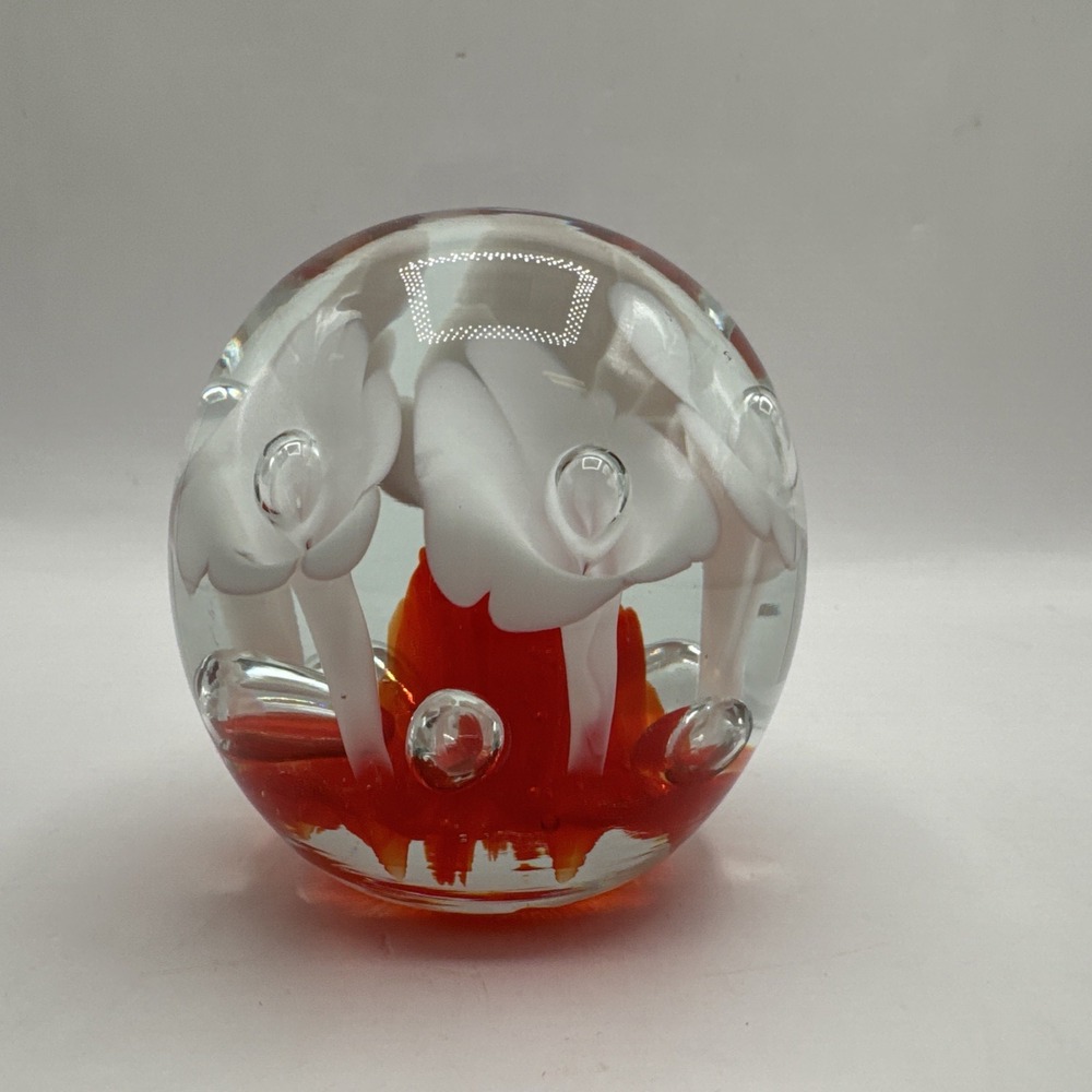 Paperweight Red White Design Floral Art Glass Style Vintage Controlled Bubble - Picture 2 of 6